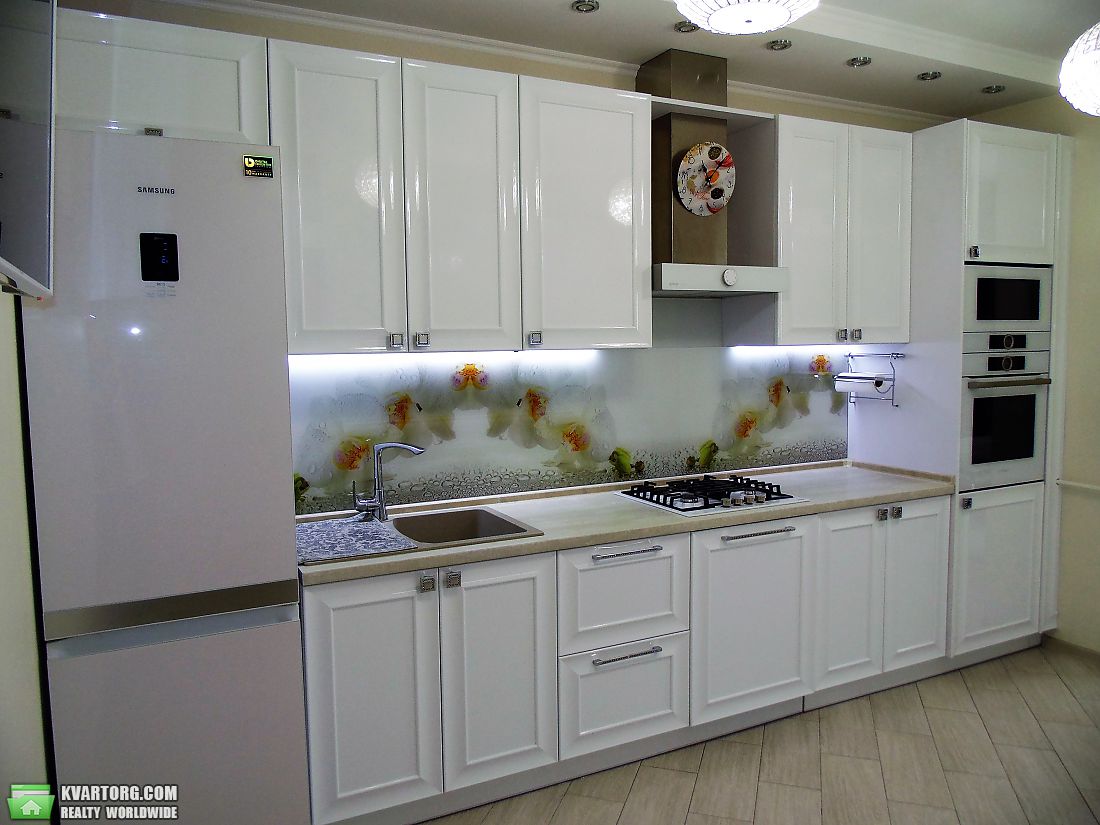 Rent out 2-room apartment. Киев,  Садовая — photo 1