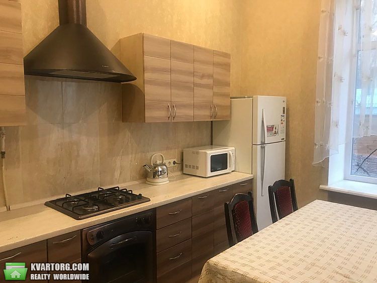 Rent out 3-room apartment. Киев,  Малоподвальная — photo 1
