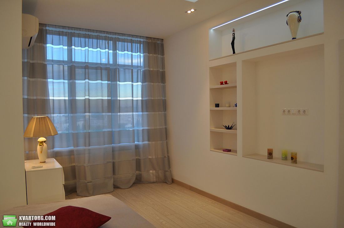 Rent out 3-room apartment. Киев,  Щорса — photo 8