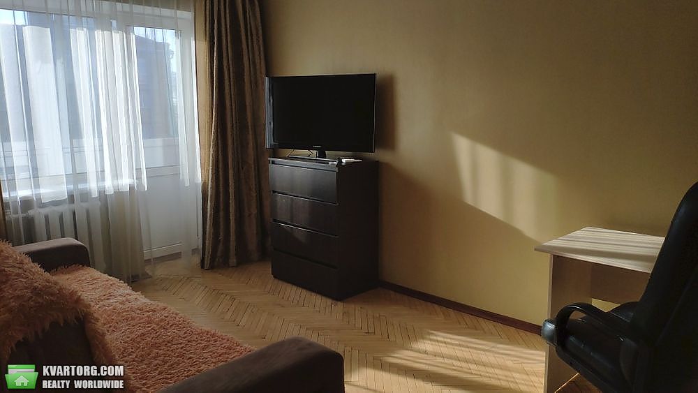 Rent out 1-room apartment. Киев,  Строителей — photo 1