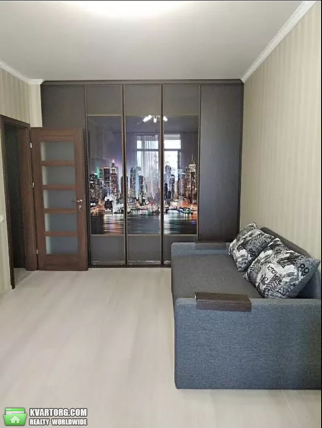 Rent out 2-room apartment. Киев,  Лобачевского пер — photo 1
