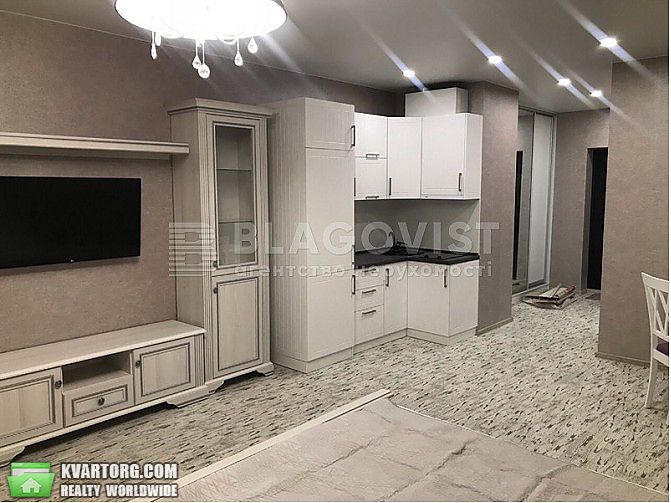 Rent out 1-room apartment. Киев,  Предславинская — photo 1