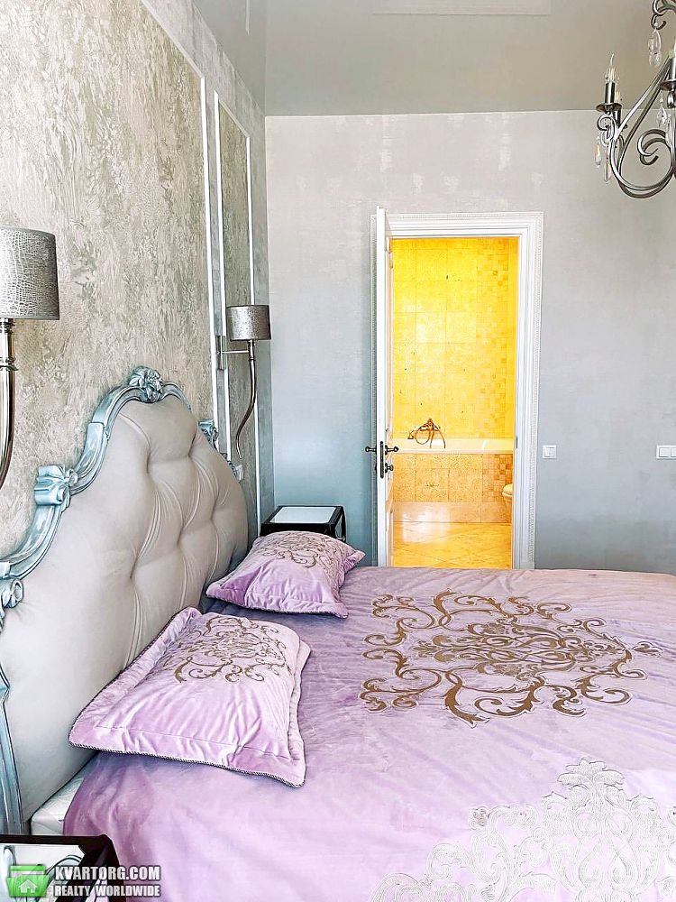 Rent out 2-room apartment. Киев, Жилянская — photo 1