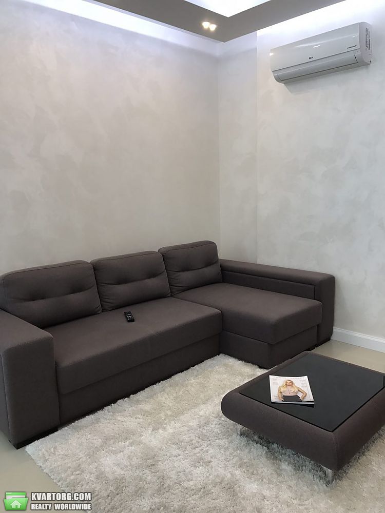 Rent out 3-room apartment. Киев, Драгомирова ул. — photo 3