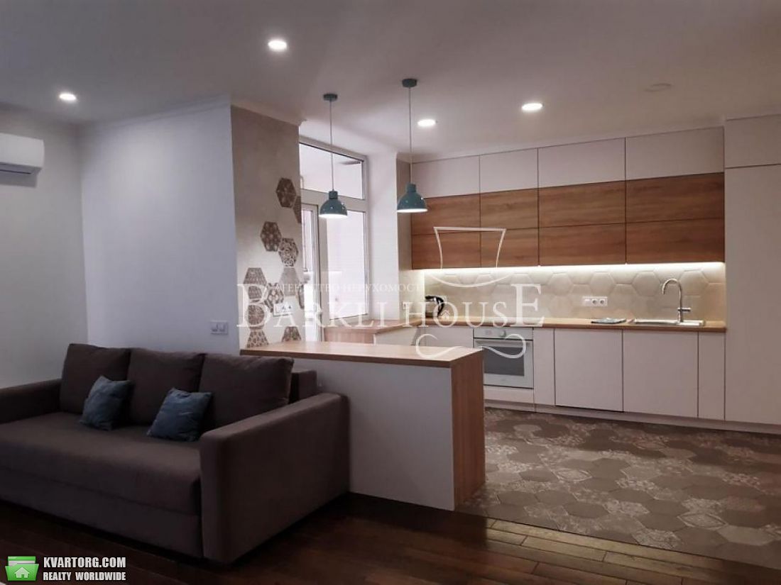 Rent out 4-room apartment. Киев, Регенераторная — photo 1