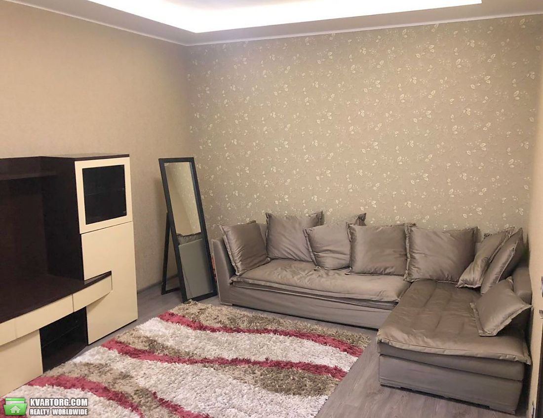 Rent out 2-room apartment. Киев,  Полтавская — photo 1