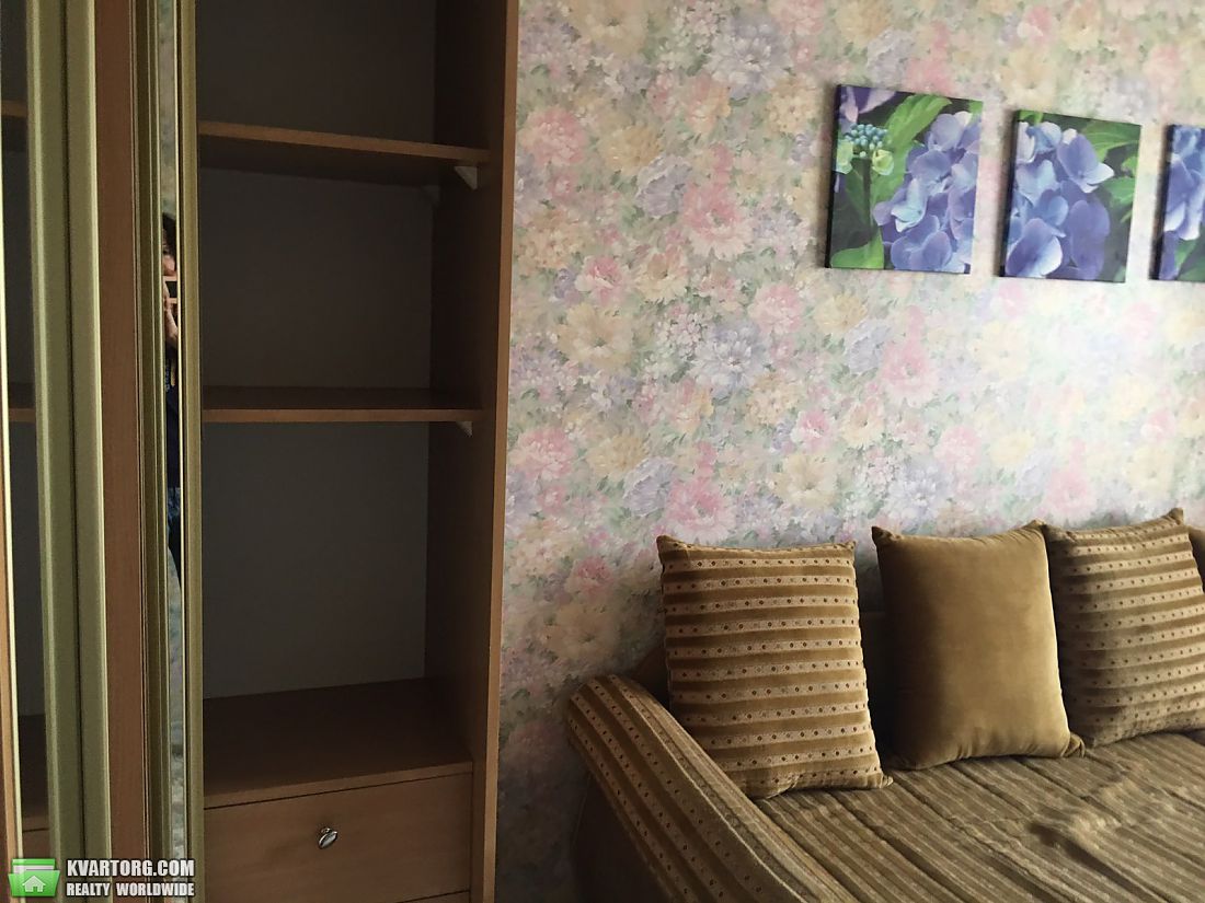 Rent out 3-room apartment. Киев,  Ватутина пр — photo 3