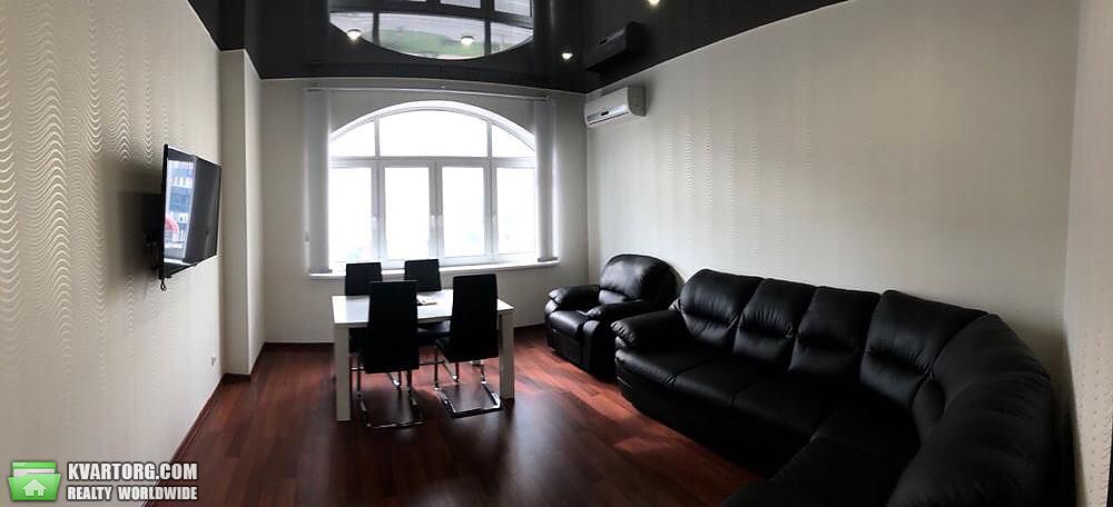 Rent out 3-room apartment. Киев,  Черновола — photo 1