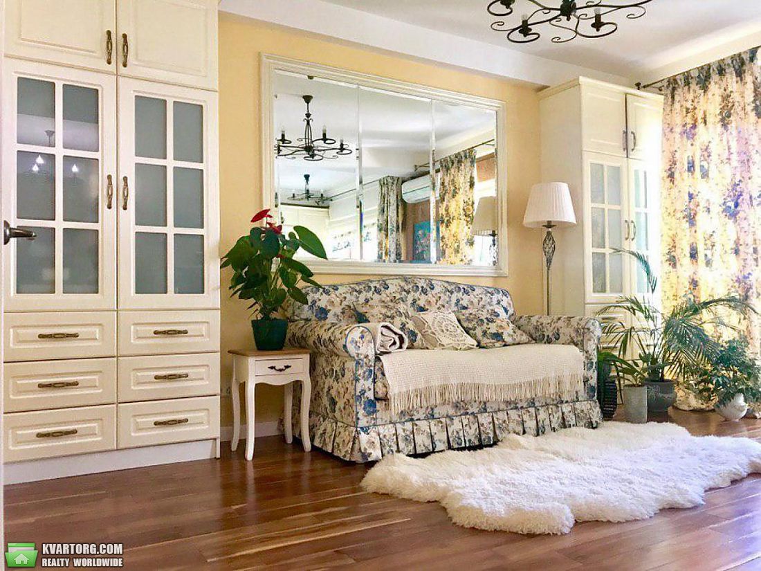 Rent out 2-room apartment. Киев,  Орлика — photo 4