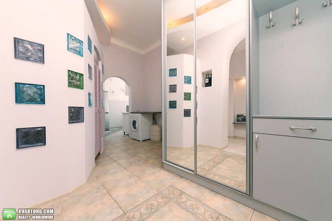 Rent out 3-room apartment. Киев,  Лютеранская — photo 9