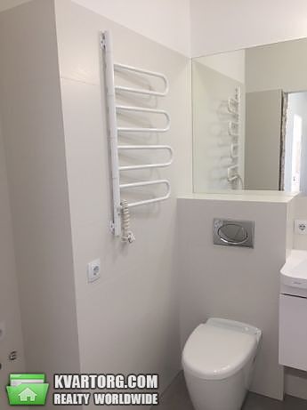 Rent out 2-room apartment. Киев,  Панельная — photo 3