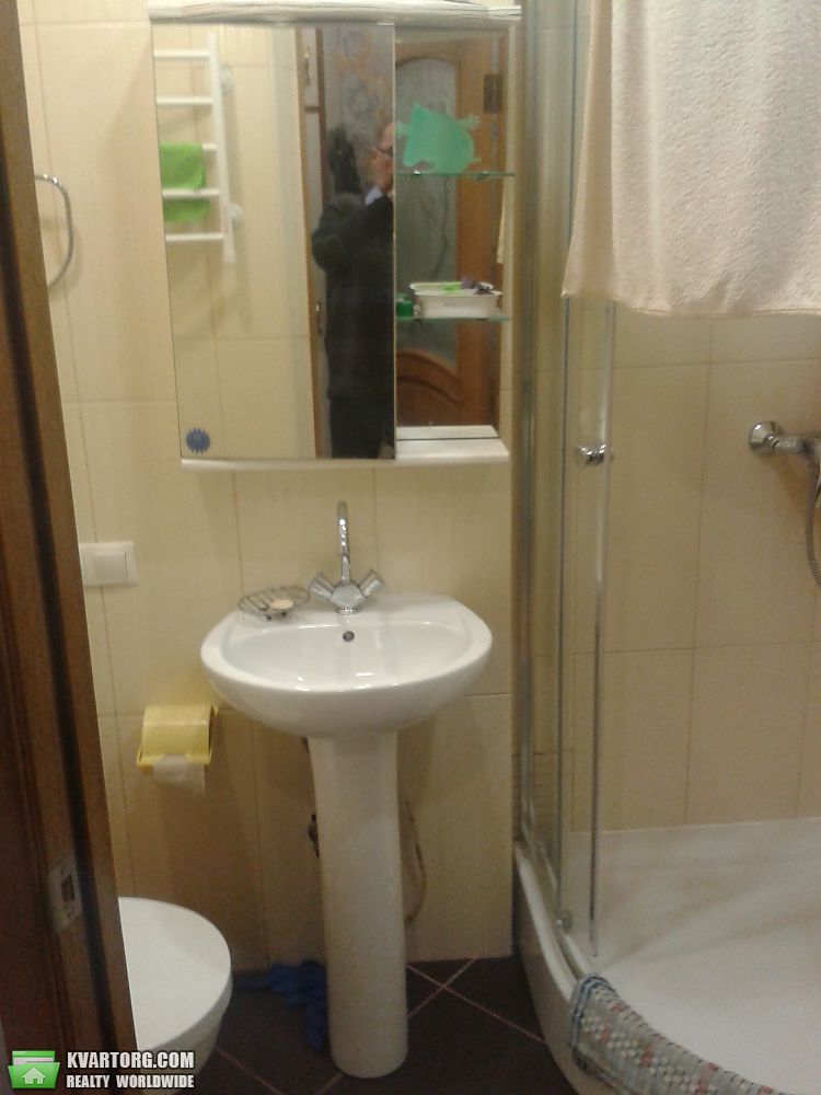 Rent out 2-room apartment. Киев,  Ереванская — photo 1