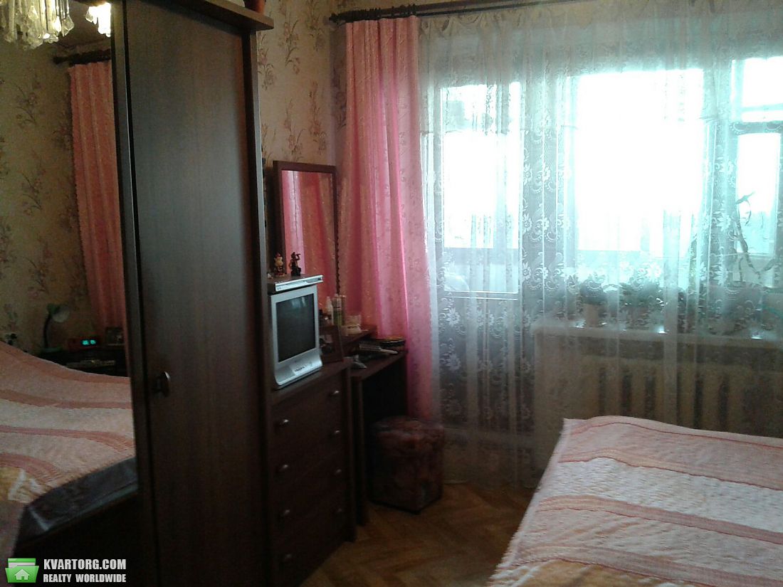 Sell 4-room apartment. Днепропетровск, Симафорная  ул. — photo 1