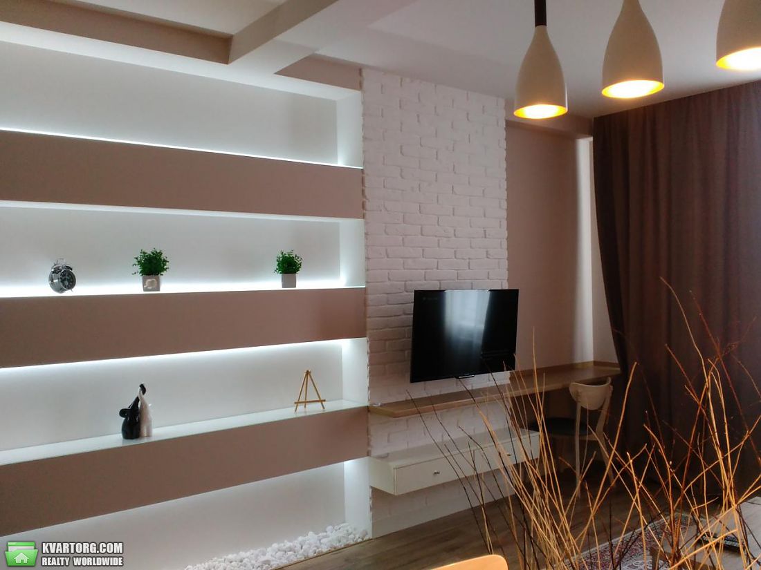 Rent out 2-room apartment. Киев,  Гоголевская — photo 1