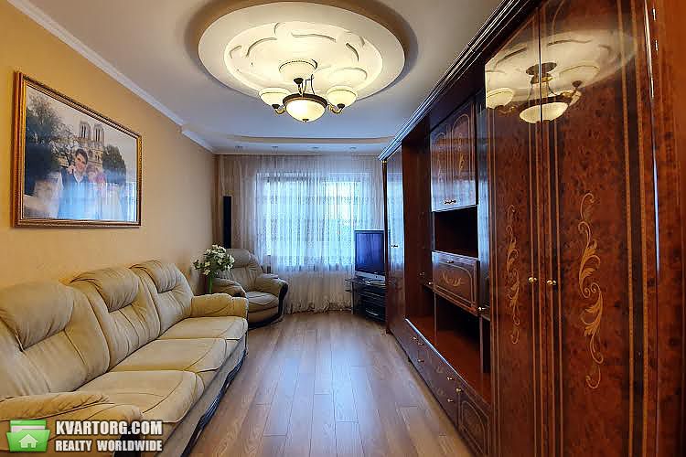 Rent out 3-room apartment. Киев,  8 марта — photo 1