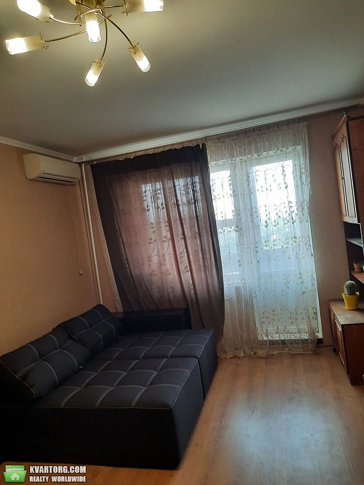 Rent out 2-room apartment. Киев,  Вершигоры — photo 4