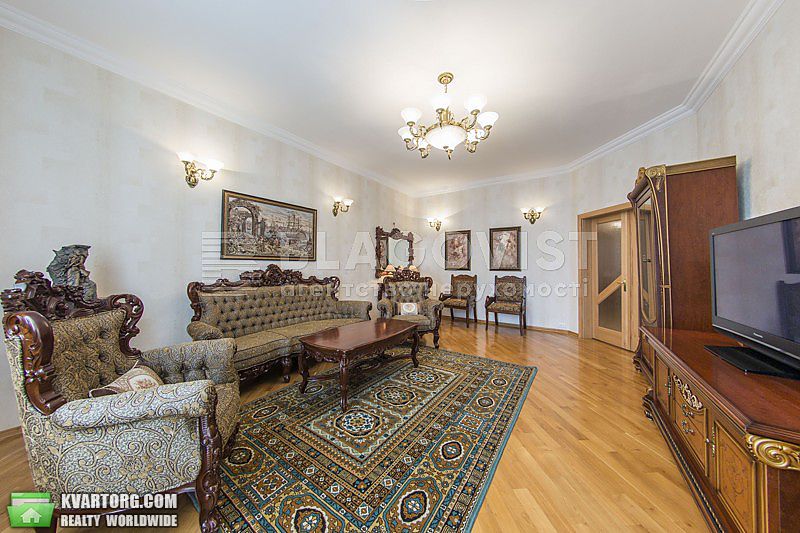 Rent out 2-room apartment. Киев, Евгения Коновальца — photo 3