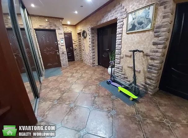 Sell 3-room apartment. Киев,  Салютная — photo 1