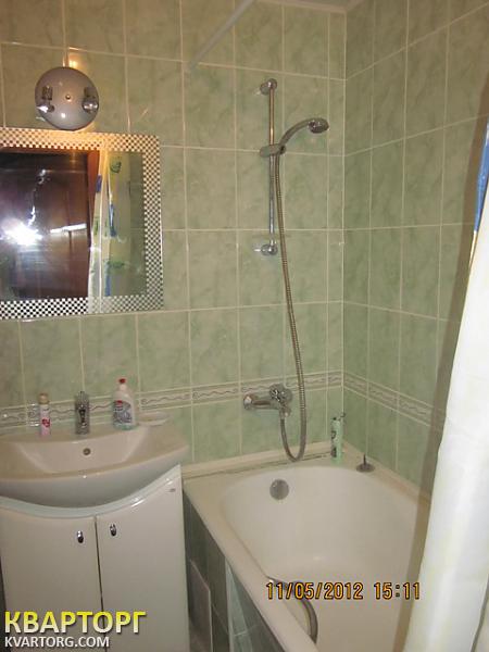 Rent out 2-room apartment. Киев,  Артема — photo 4