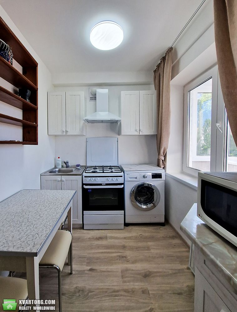 Rent out 3-room apartment. Киев,  Курнатовского — photo 2