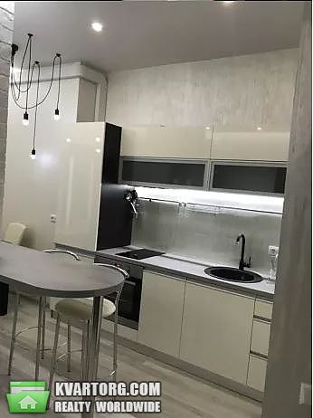 Rent out 2-room apartment. Киев,  Жилянская — photo 8