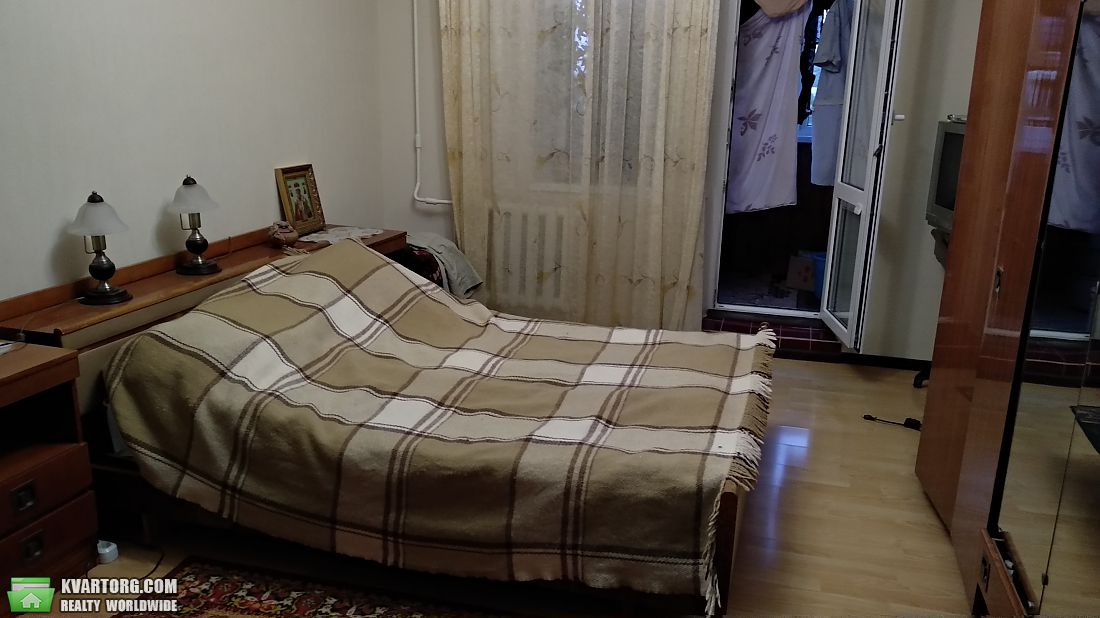 Sell 3-room apartment. Киев,  Петропавловская — photo 1
