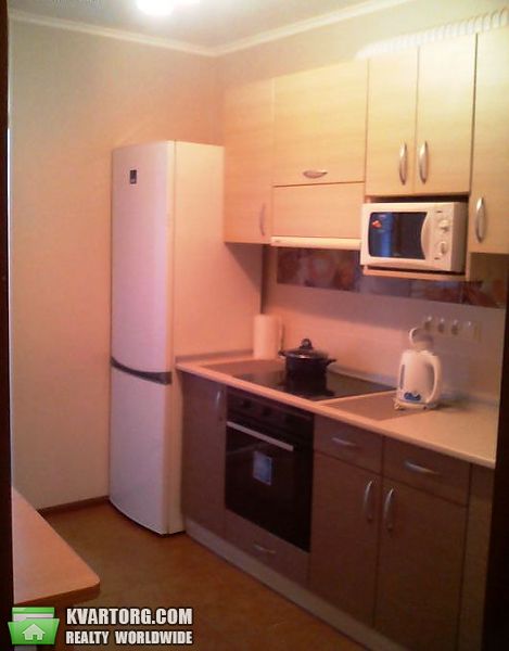 Rent out 1-room apartment. Киев, Богатырская — photo 1