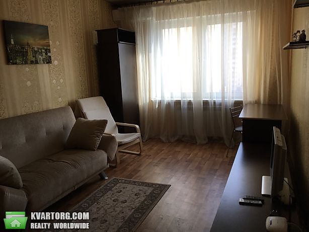 Rent out 2-room apartment. Киев,  Трутенко — photo 2