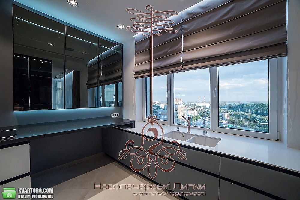 Sell 5-room apartment. Киев,  Драгомирова — photo 1