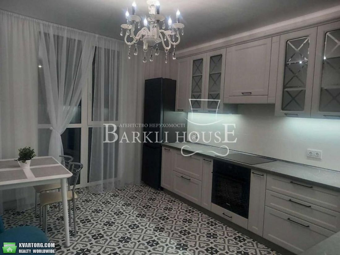 Rent out 3-room apartment. Киев,  Богдановская — photo 1