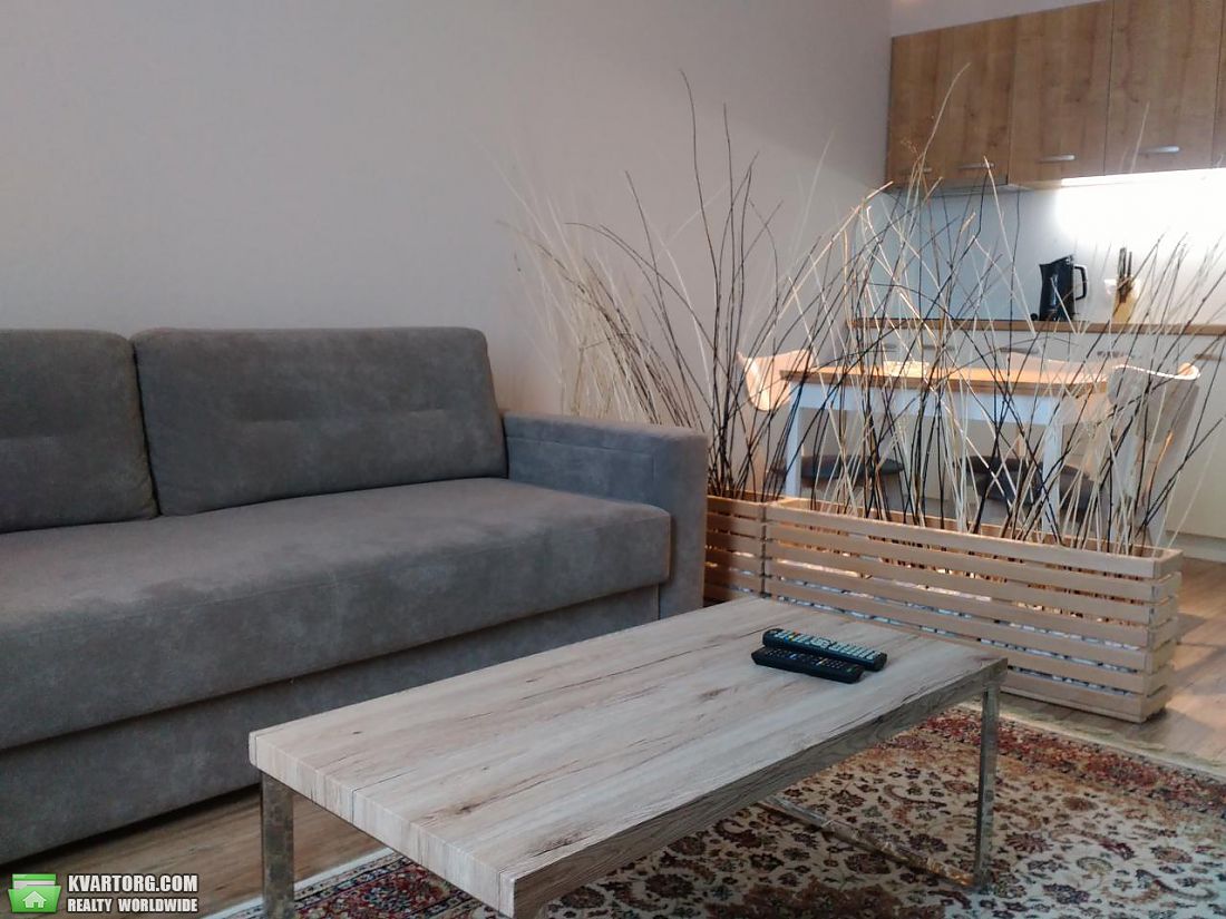 Rent out 2-room apartment. Киев,  Гоголевская — photo 2