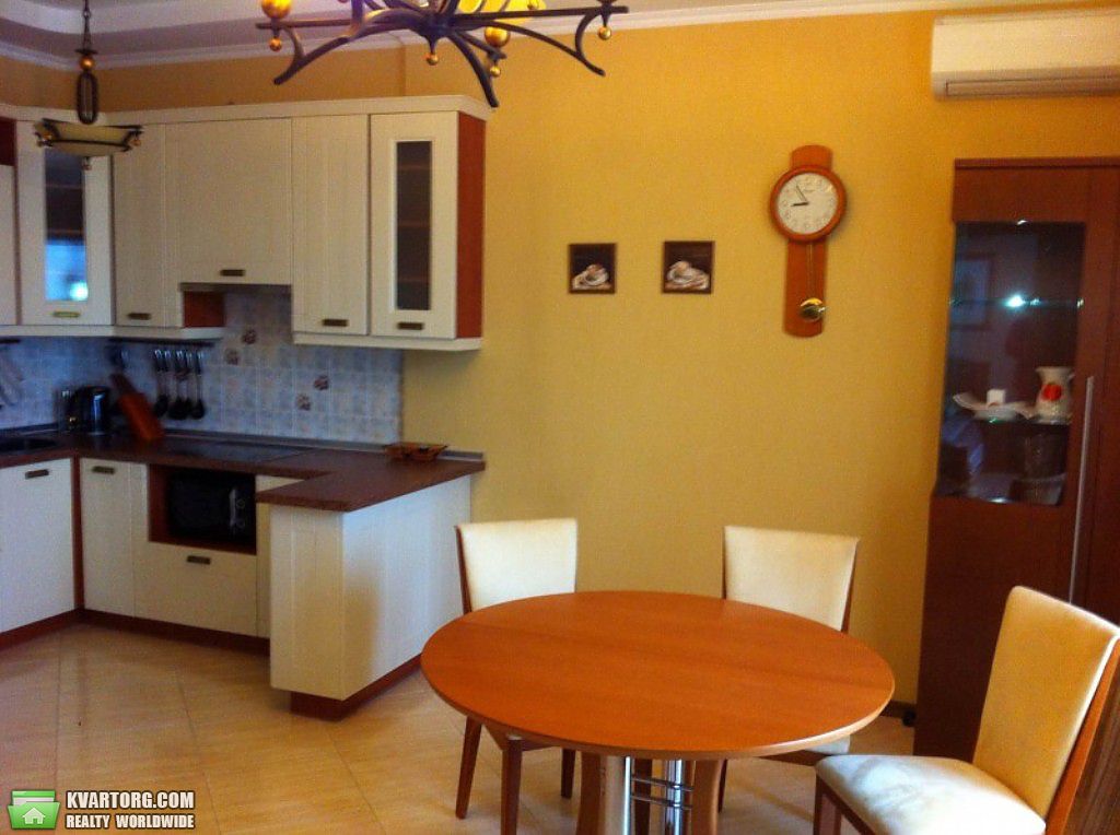 Rent out 2-room apartment. Киев,  Жилянская — photo 5