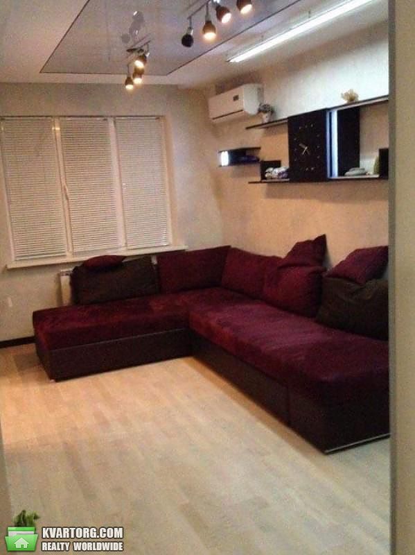 Rent out 3-room apartment. Киев,  Стадионная — photo 1