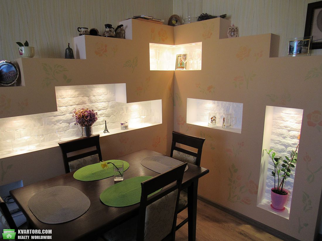 Sell 2-room apartment. Киев,  Эрнста — photo 1
