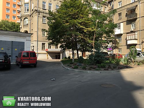Sell 3-room apartment. Киев,  Бессарабская пл — photo 2