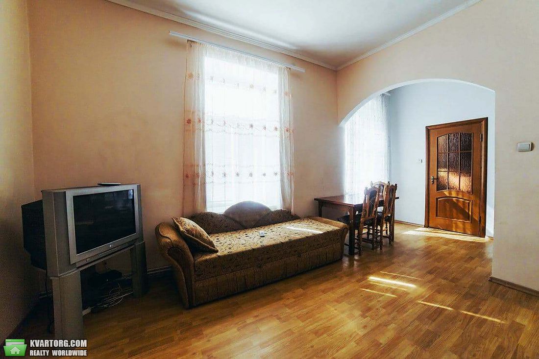 Rent out 2-room apartment. Львов, Площа ринок — photo 1