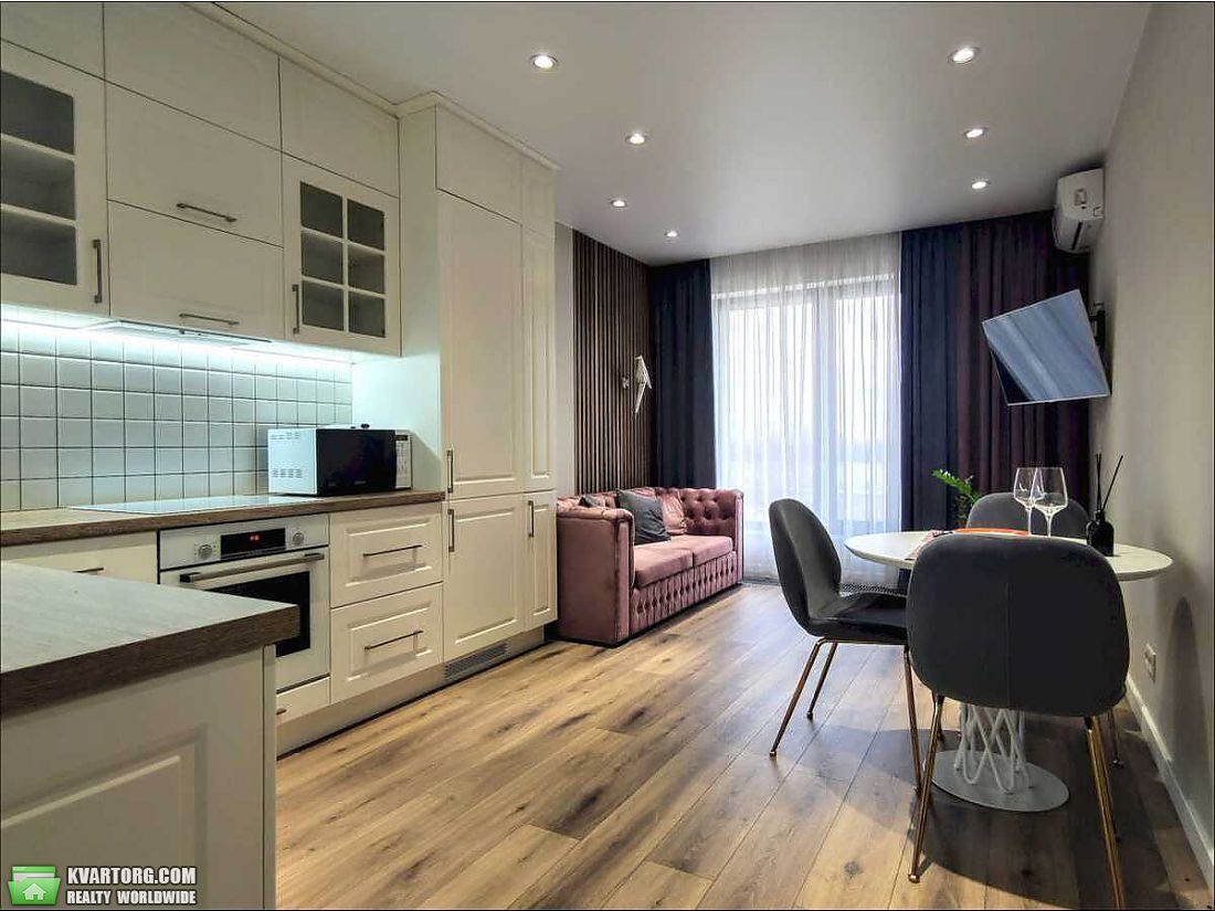 Rent out 1-room apartment. Киев, Набережно Рыбальская — photo 1