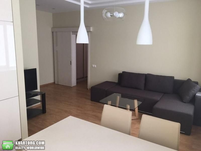 Rent out 2-room apartment. Киев,  Институтская — photo 1