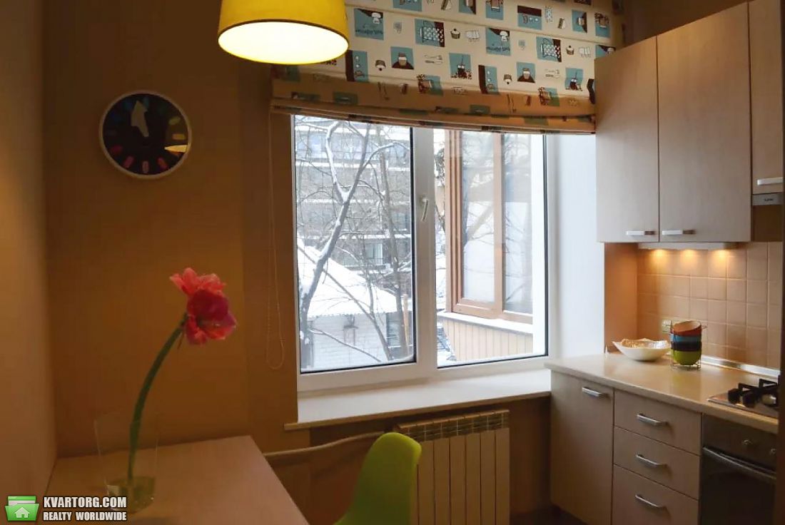 Rent out 2-room apartment. Киев,  Первомайского — photo 1