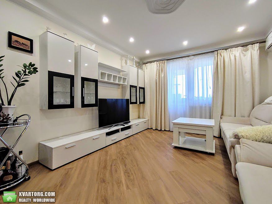 Sell 2-room apartment. Киев,  Автозаводская — photo 1