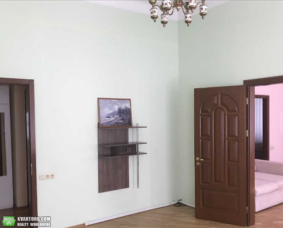 Rent out 3-room apartment. Киев,  Лютеранская — photo 4