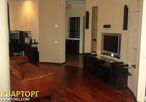 Rent out 1-room apartment. Киев, Жилянская — photo 3