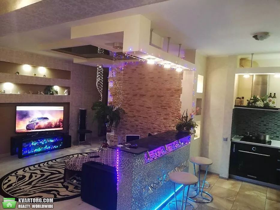Rent out 2-room apartment. Киев, Днепровская набережная — photo 2