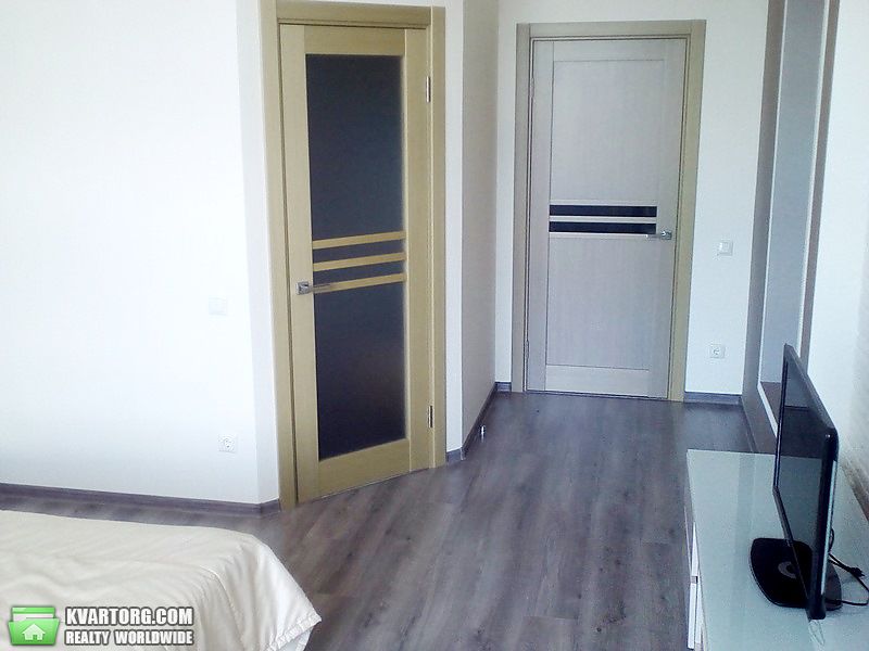 Rent out 2-room apartment. Киев,  Шамрыло — photo 3