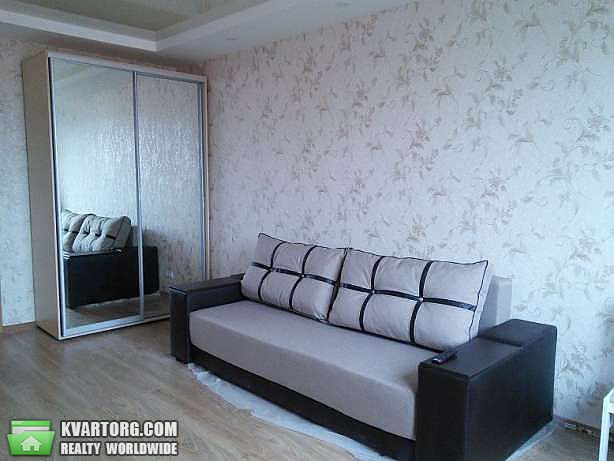 Rent out 1-room apartment. Киев, Невская — photo 1