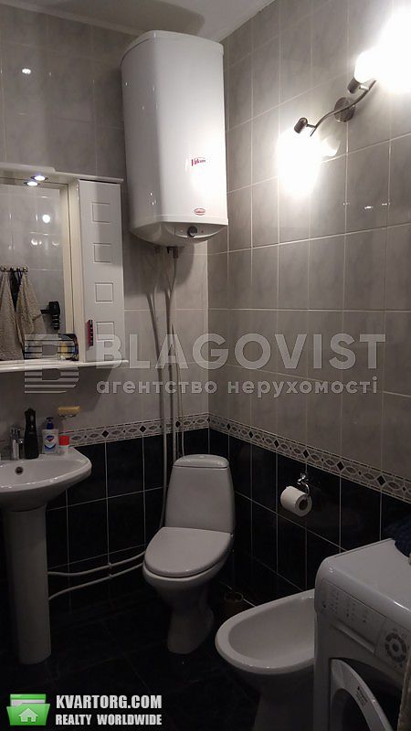 Rent out 2-room apartment. Киев, Жилянська — photo 6