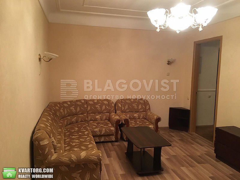 Rent out 2-room apartment. Киев,  Институтская — photo 1