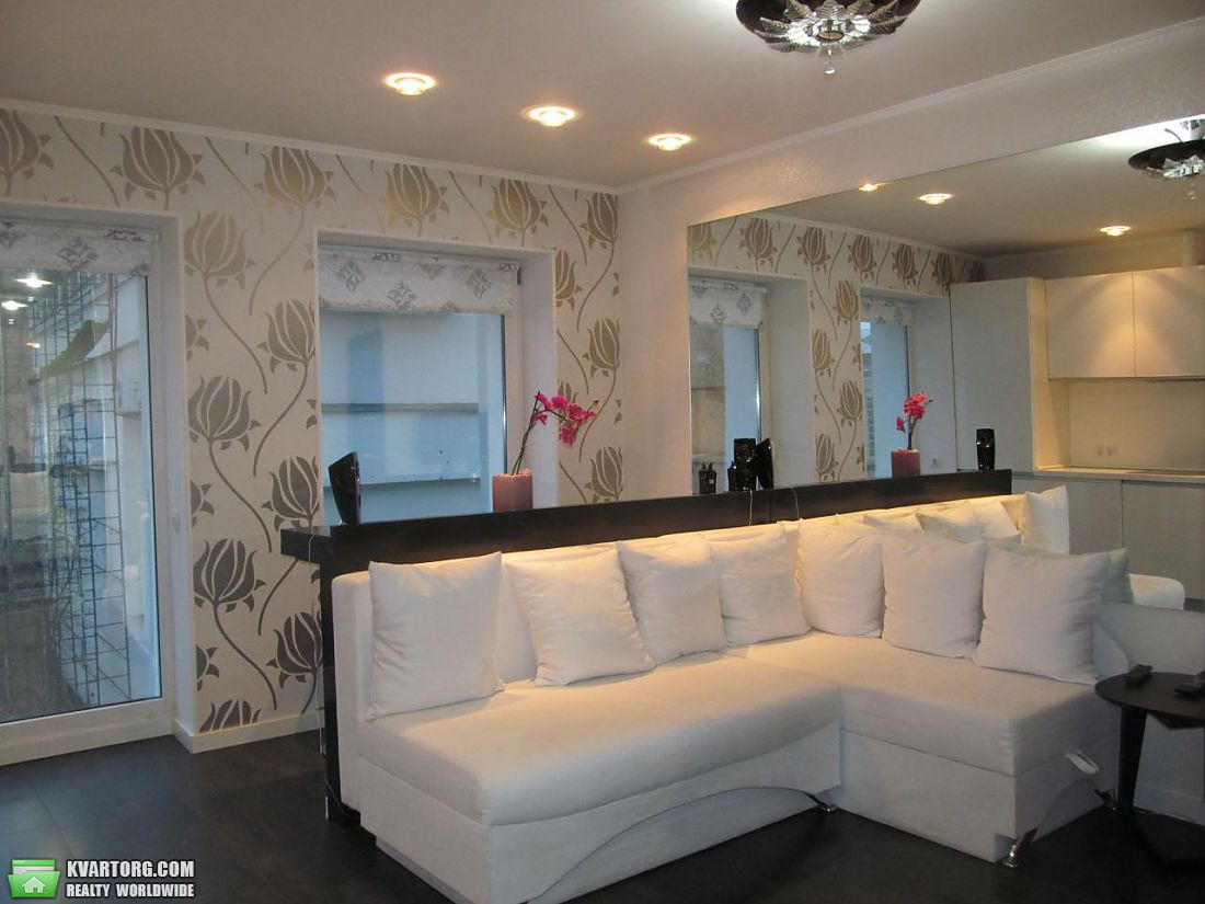 Rent out 3-room apartment. Киев,  Леонтовича — photo 2