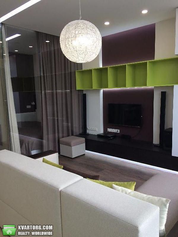 Rent out 1-room apartment. Киев,  Жилянская — photo 1