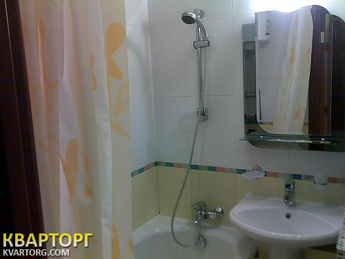 Rent out 2-room apartment. Киев, Жилянская — photo 10